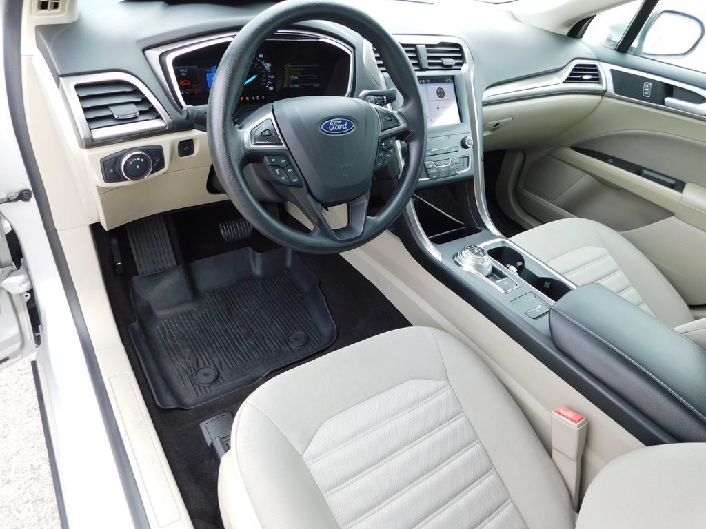 Used 2019 Ford Fusion SE FWD image 14