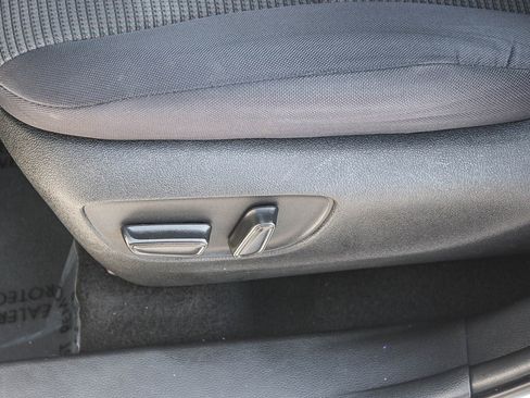 Used 2021 Toyota Highlander L FWD image 22