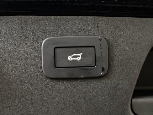 Certified 2024 Jaguar E-PACE R-Dynamic SE AWD/4WD image 19
