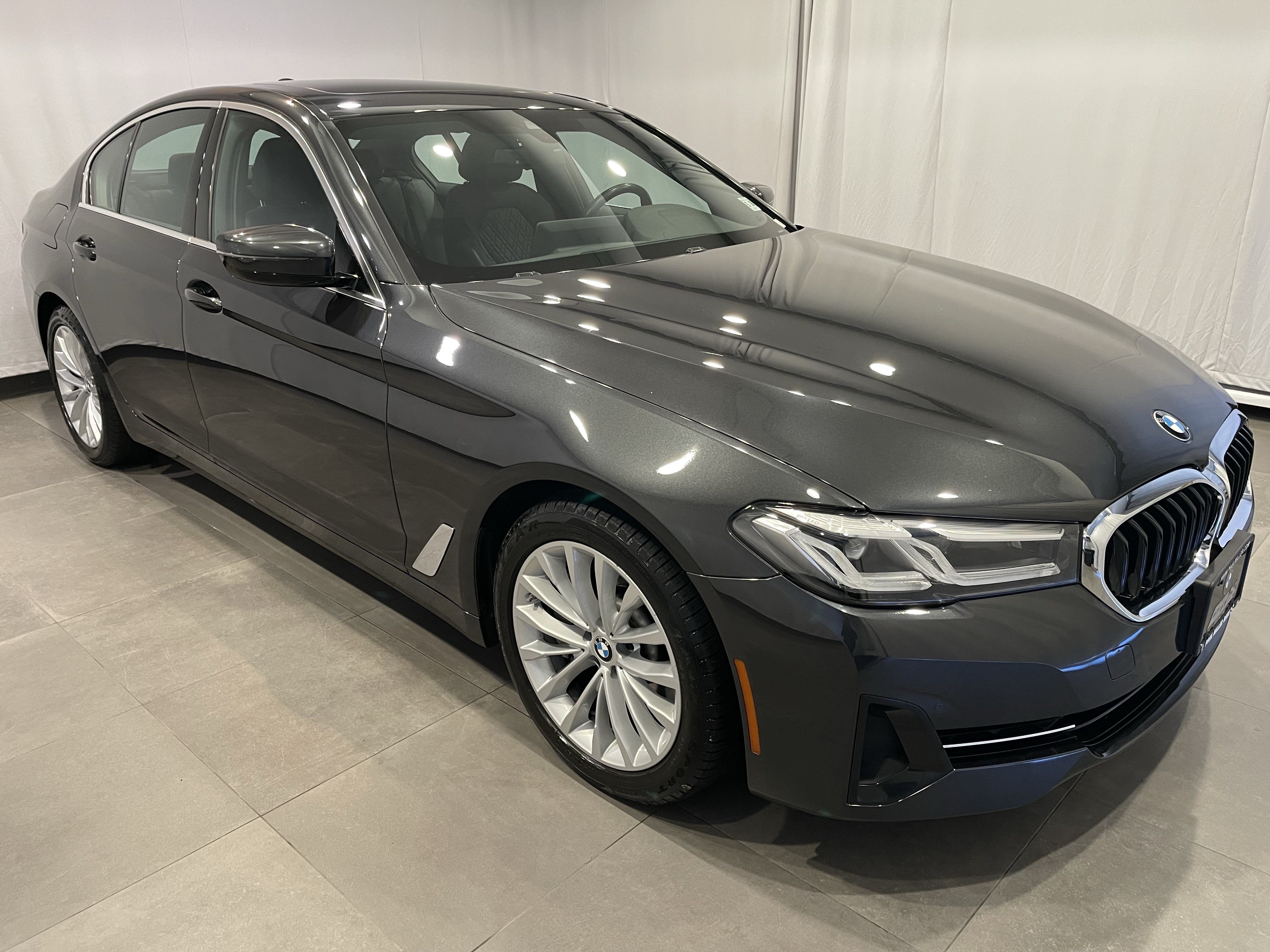 Used 2021 BMW 530i xDrive w/ Convenience Package AWD/4WD image 3