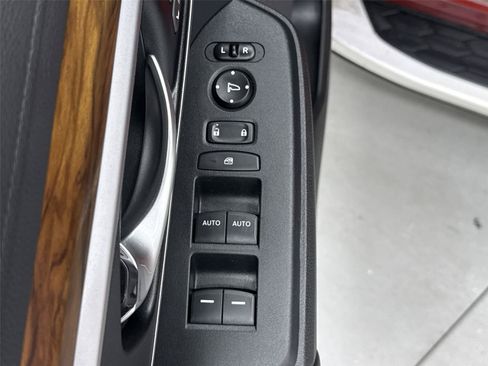 Used 2019 Honda CR-V Touring image 12