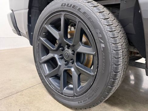 Used 2023 RAM 1500 Laramie AWD/4WD image 14