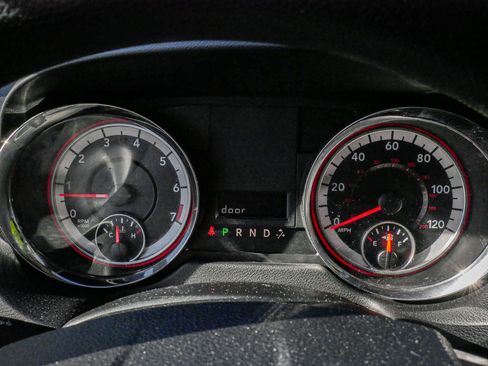 Used 2019 Dodge Grand Caravan SE w/ UConnect Hands-Free Group image 21