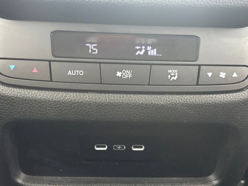 Used 2025 Honda Pilot Touring image 35