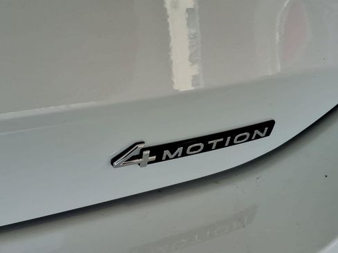 Certified 2026 Volkswagen Tiguan SE R-Line AWD/4WD image 18