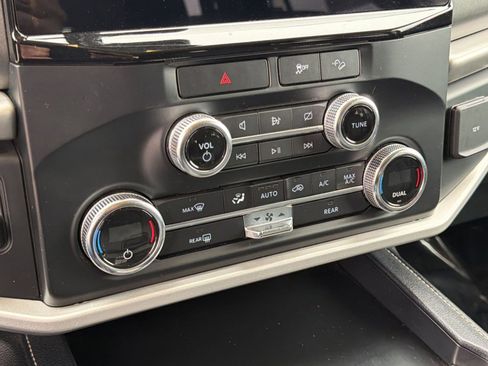 Used 2022 Ford Expedition XLT image 26