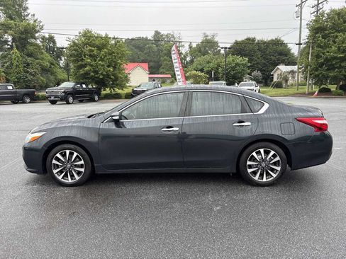 Used 2016 Nissan Altima 2.5 SL FWD image 9