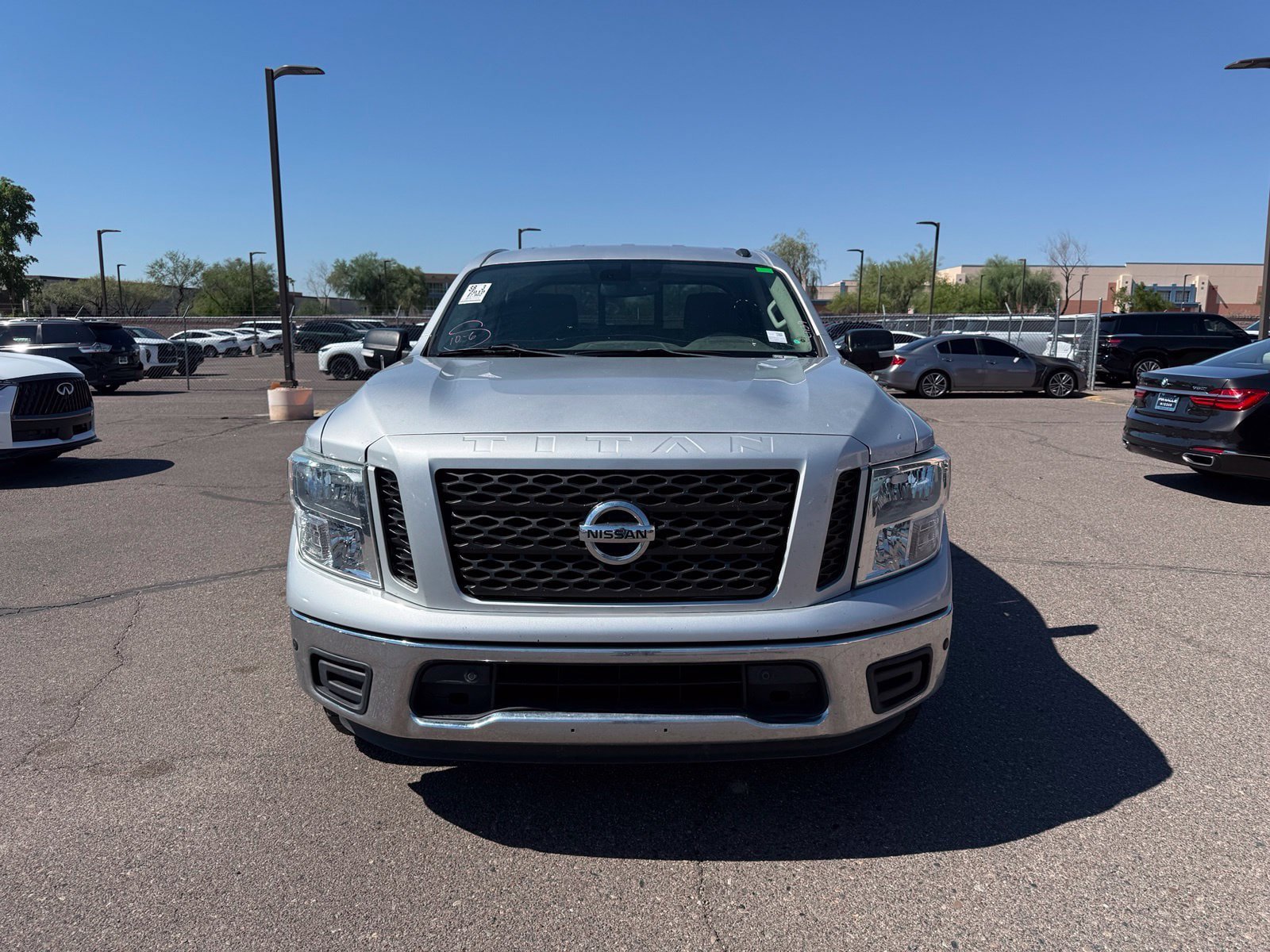 Used 2019 Nissan Titan SV w/ SV Convenience Package RWD image 2
