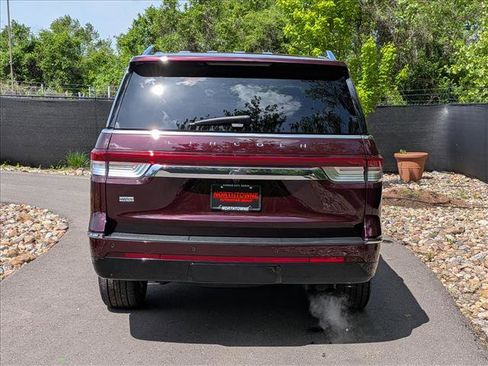 Used 2024 Lincoln Navigator Reserve AWD/4WD image 4