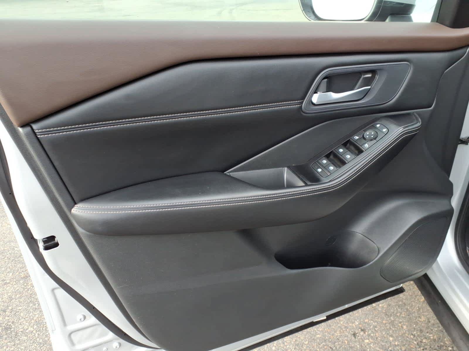Used 2023 Nissan Rogue SV w/ SV Premium B Package AWD/4WD image 10