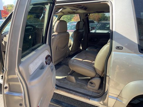 Used 1999 Chevrolet Suburban 2500 w/ Preferred Equipment Group 3 image 13