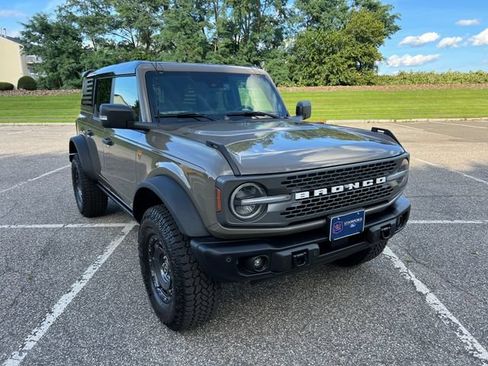 Used 2025 Ford Bronco Badlands AWD/4WD image 2