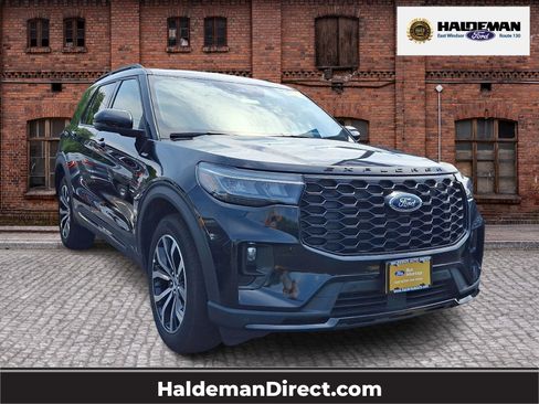 Used 2025 Ford Explorer ST-Line AWD/4WD image 1