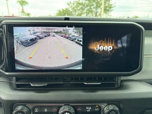 Used 2024 Jeep Wrangler Unlimited Sport AWD/4WD image 30