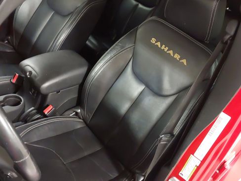 Used 2014 Jeep Wrangler Unlimited Sahara w/ Max Tow Package image 23