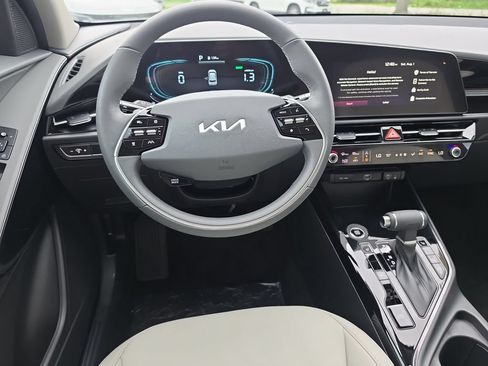 New 2026 Kia Niro EX FWD image 13
