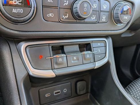 Used 2023 GMC Terrain SLE w/ Driver Convenience Package image 11