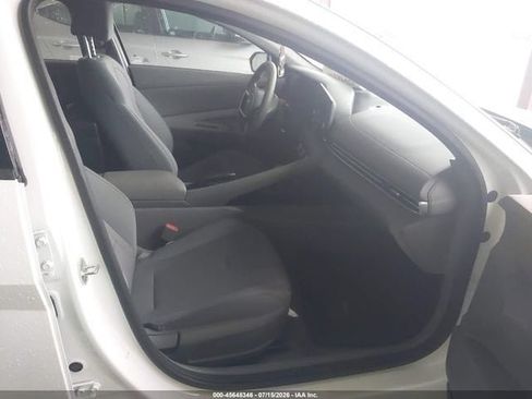 Used 2021 Hyundai Elantra SE FWD image 4