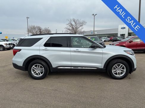 Used 2025 Ford Explorer Active AWD/4WD image 1