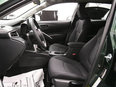 Used 2023 Toyota Corolla Cross LE w/ Moonroof Package AWD/4WD image 9