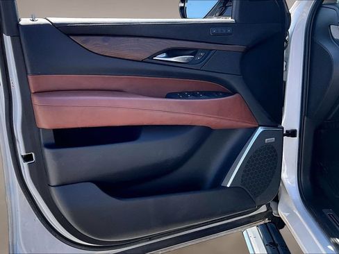 Used 2019 Cadillac Escalade Premium Luxury AWD/4WD image 18
