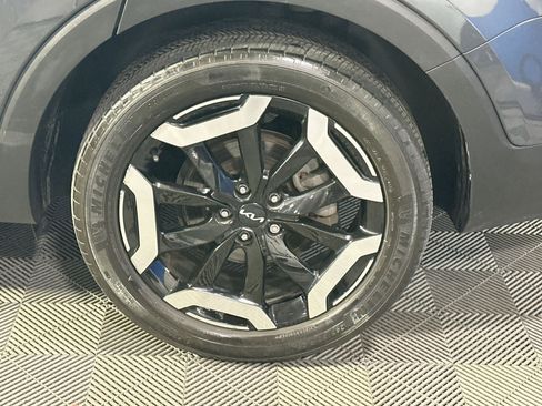 Used 2023 Kia Telluride EX w/ EX Captain's Chair Package image 12