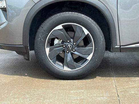 Used 2025 Nissan Rogue SV FWD image 31