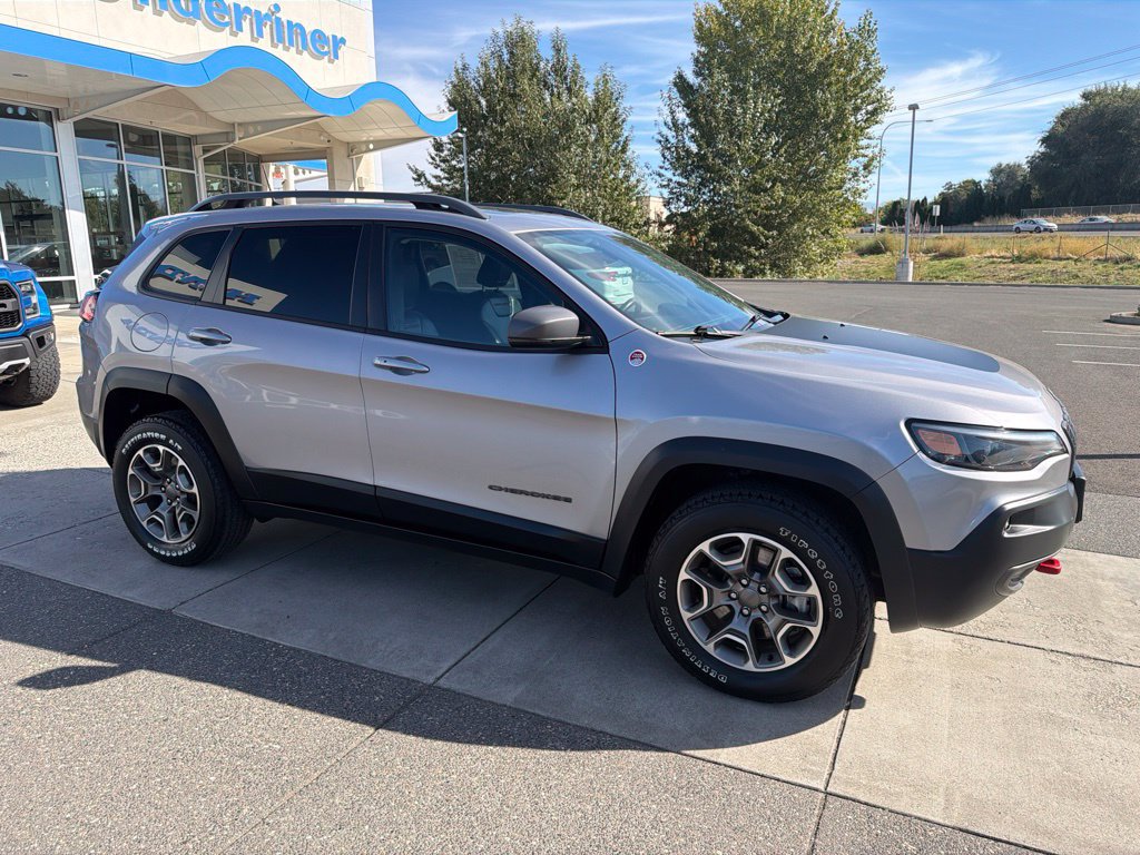 Used 2020 Jeep Cherokee Trailhawk w/ Comfort/Convenience Group AWD/4WD image 2
