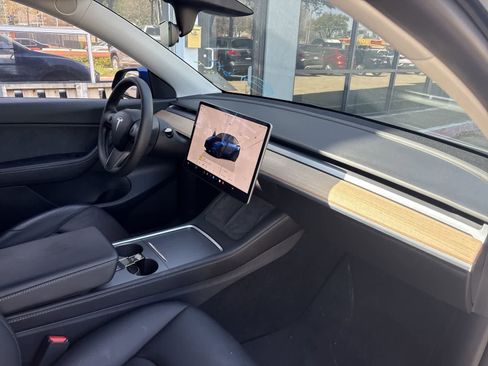 Used 2022 Tesla Model Y Performance image 18