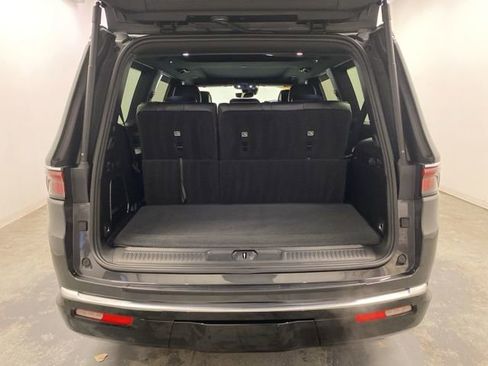 Used 2022 Jeep Wagoneer Series II w/ Premium Group I AWD/4WD image 29