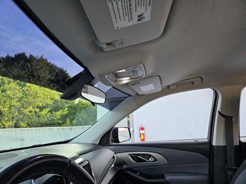 Used 2020 Chevrolet Traverse LT FWD image 17