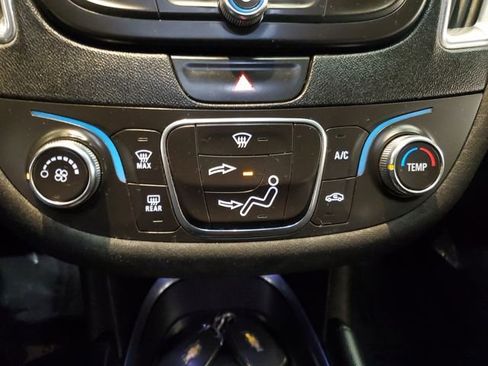 Used 2018 Chevrolet Malibu LT image 19