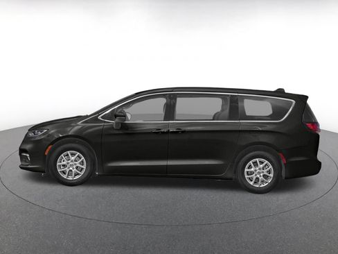 Used 2023 Chrysler Pacifica Touring-L FWD image 7