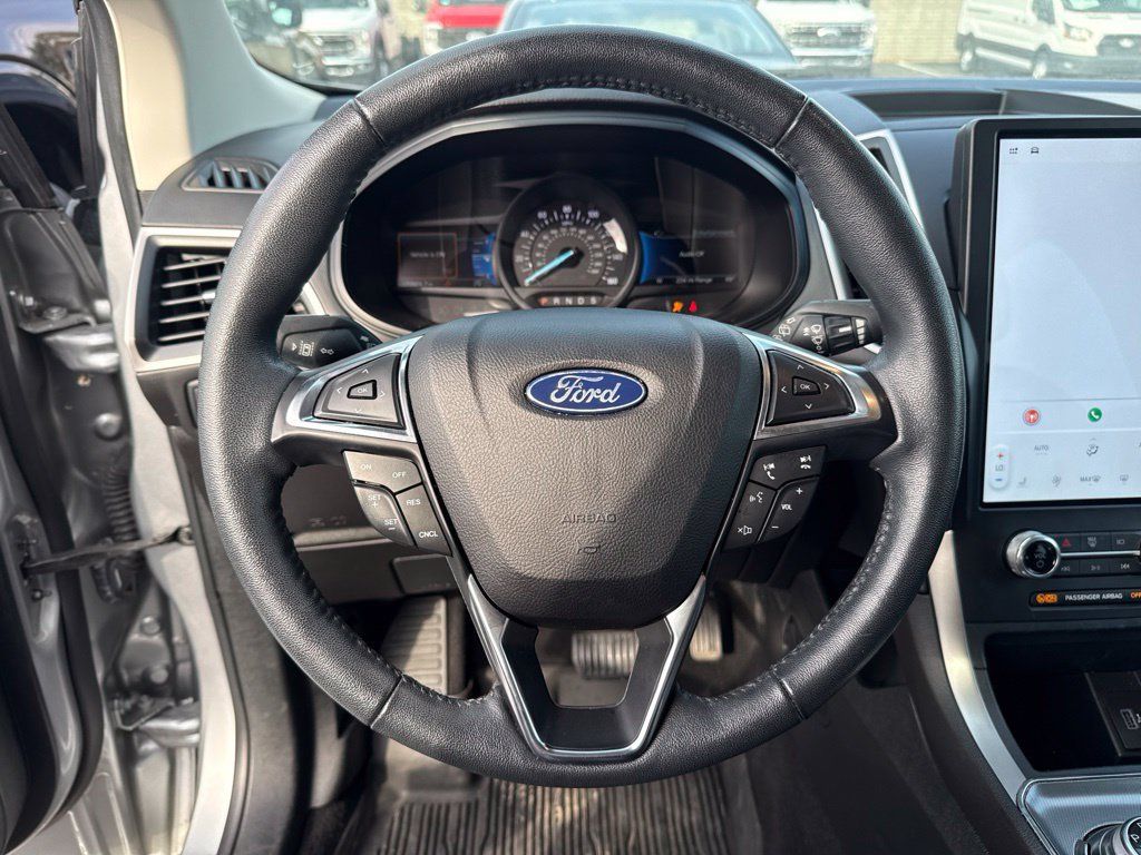 Used 2022 Ford Edge SEL w/ Cargo Accessory Package AWD/4WD image 3