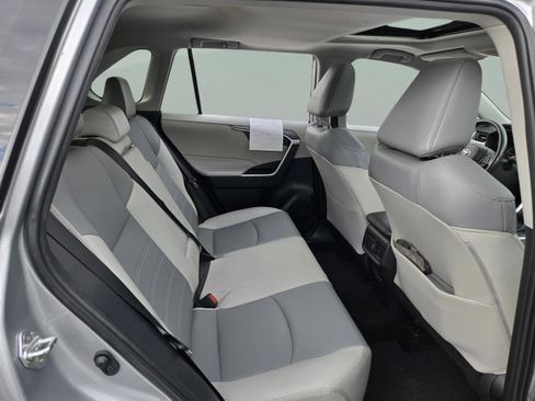Used 2019 Toyota RAV4 XLE Premium FWD image 16