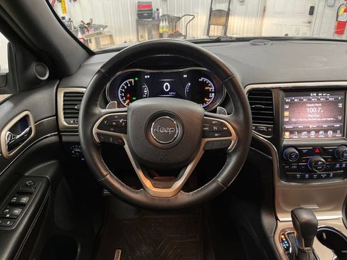 Used 2017 Jeep Grand Cherokee Limited image 17
