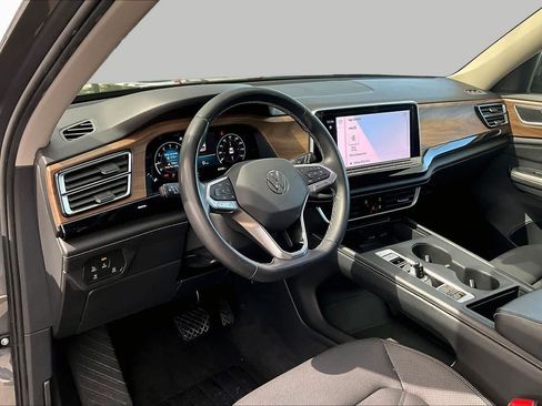 Used 2024 Volkswagen Atlas SE FWD image 17