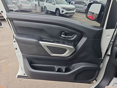 Used 2017 Nissan Titan SV image 29
