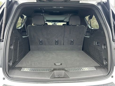 Used 2022 Chevrolet Suburban RST w/ Luxury Package AWD/4WD image 18