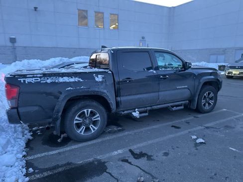 Used 2019 Toyota Tacoma TRD Sport image 14