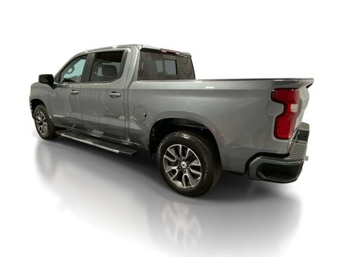 Used 2022 Chevrolet Silverado 1500 RST w/ Convenience Package II AWD/4WD image 2