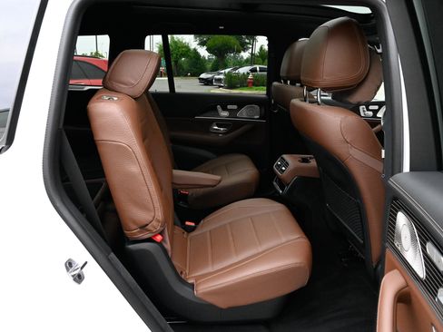 Used 2025 Mercedes-Benz GLS 580 4MATIC image 50