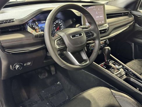 Used 2024 Jeep Compass Trailhawk image 16