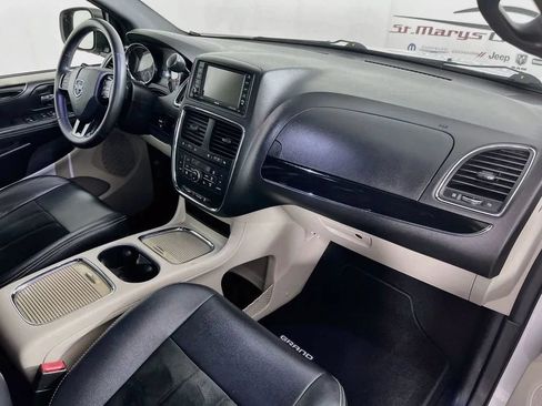Used 2018 Dodge Grand Caravan SXT w/ Driver Convenience Group FWD image 31