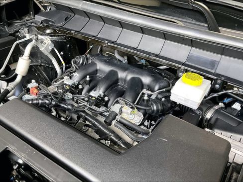 Used 2025 Nissan Pathfinder SV FWD image 28