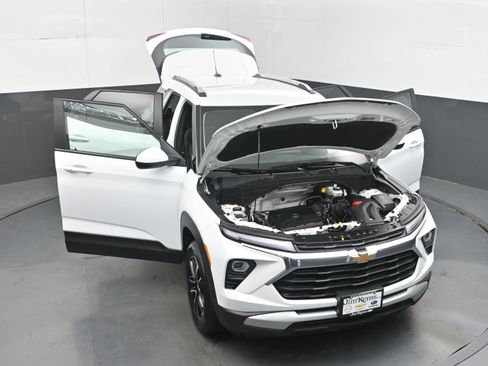 Used 2025 Chevrolet TrailBlazer LT AWD/4WD image 41