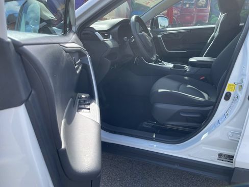 Used 2022 Toyota RAV4 LE AWD/4WD image 14