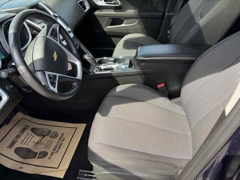 Used 2017 Chevrolet Equinox LT image 10