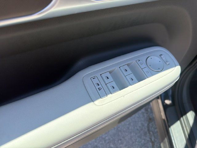 Used 2025 Hyundai Santa Fe SEL AWD/4WD image 10
