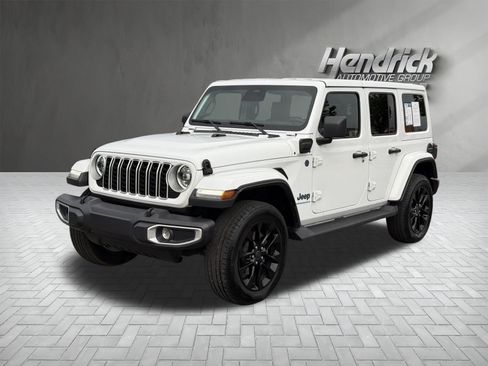 Used 2025 Jeep Wrangler Unlimited Sahara AWD/4WD image 5